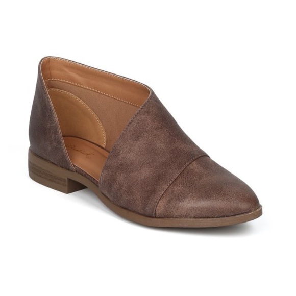 Qupid Tuxedo-68 Leatherette Pointy Toe Extreme Cut Out Ankle Bootie - Picture 3 of 12